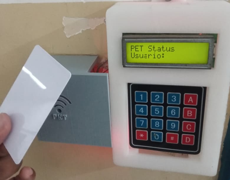 Foto do teclado da porta PET